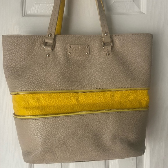 Kate Spade Grove Court Michelle pebbled leather tan yellow expanding tote bag - Picture 5 of 16